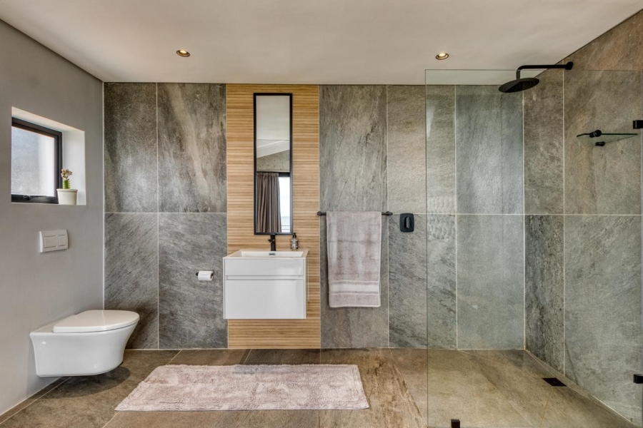 5 Bedroom Property for Sale in Sandbaai Western Cape